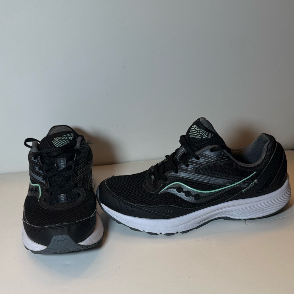 NEW Saucony Women's Cohesion 15 Running Shoe, BLACK/MEADOW